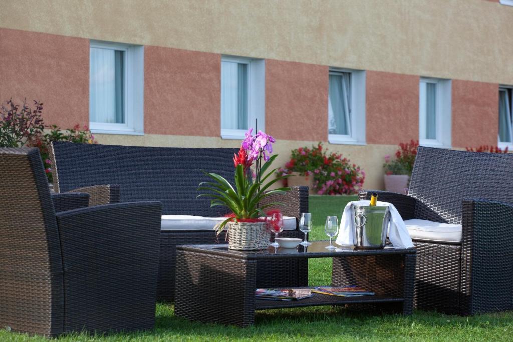 Hotel Le Kolibri Турню Екстериор снимка